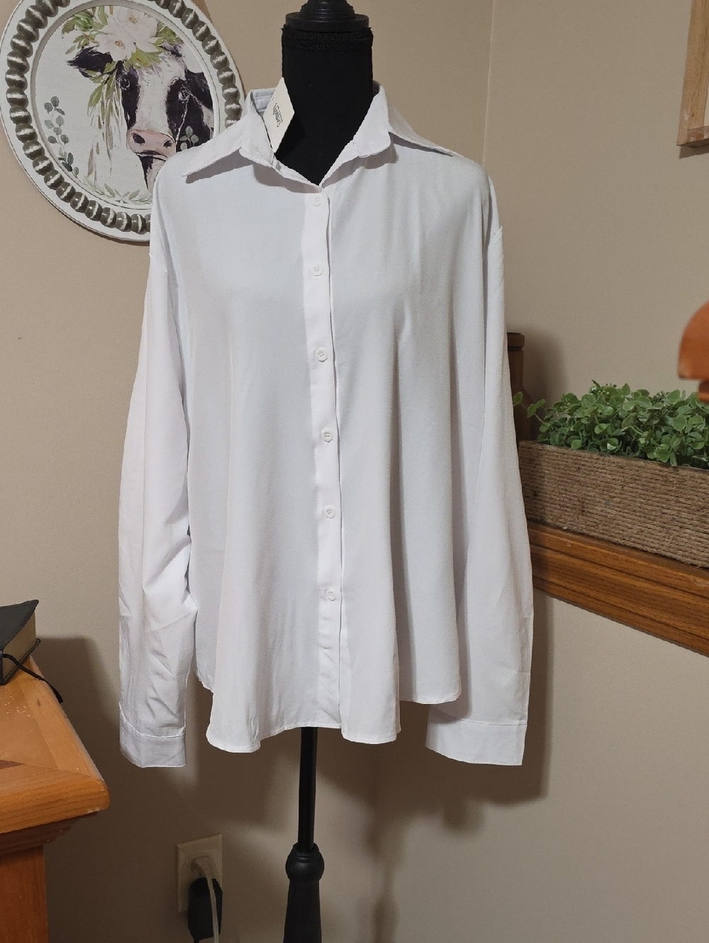 Women's White Button-Up Collared Blouse